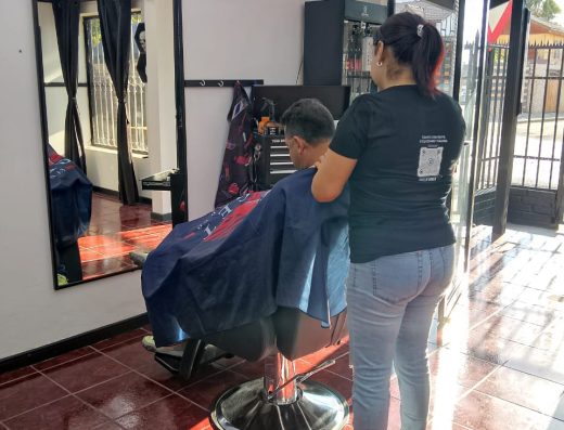 Barbería y peluquería «HOUSE OF SHAVER»